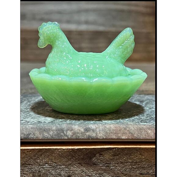 Jadeite Mini Glass Hen on Nest | Salt Cellar | Miniatures | Vintage - Picture 1 of 4